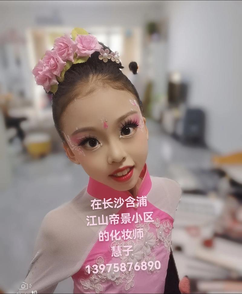 5岁女童直播教化妆?需从娃娃抓起的不是美妆而是美育