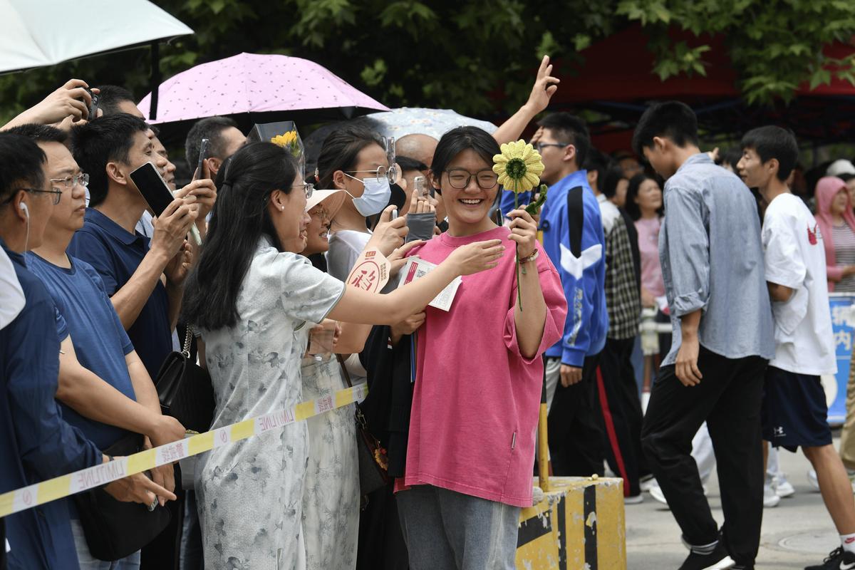 探访高考录取场:高考考生是怎样被录取的?