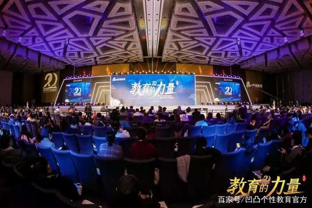 2019新浪教育盛典|慧翔天地荣获“2019年度品牌影响力教育机构”奖项