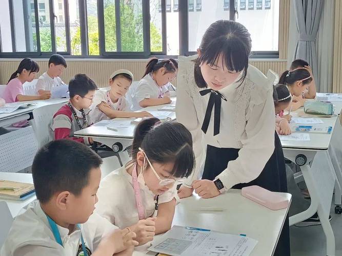 实验小学举行四雅教坛奖评比活动