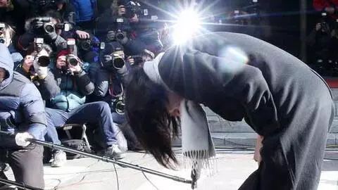 图:因“坚果门”事件而道歉的赵显娥